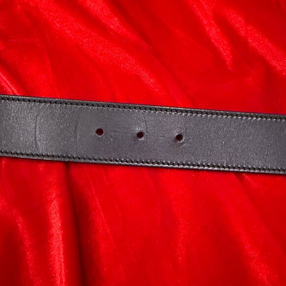 AUTHENTIC GUCCI BLACK LEATHER BELT SILVER HARDWARE WITH A TINY FIXABLE FLAW - Picture 6 of 13